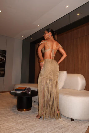 CONJUNTO BARCELONA TOFFEE - TOP COM PEDRARIAS, SAIA E HOT PANT , FIOS DE SEDA