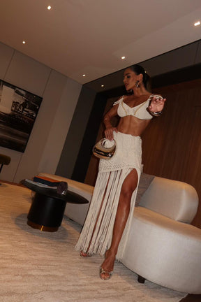 CONJUNTO BARCELONA OFF - TOP COM PEDRARIAS, SAIA E HOT PANT , FIOS DE SEDA