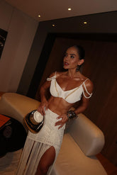 CONJUNTO BARCELONA OFF - TOP COM PEDRARIAS, SAIA E HOT PANT , FIOS DE SEDA